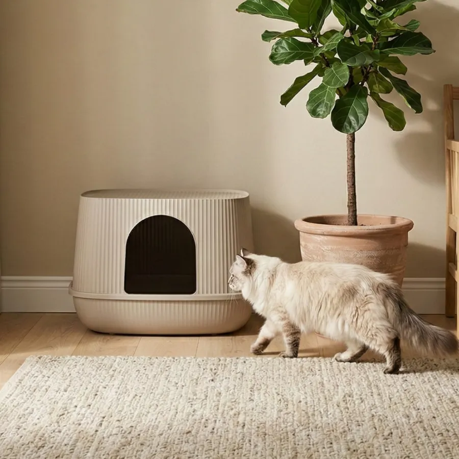 Savic Moona hooded cat litter box in mocha with rounded shape, ribbed surface and front door opening.