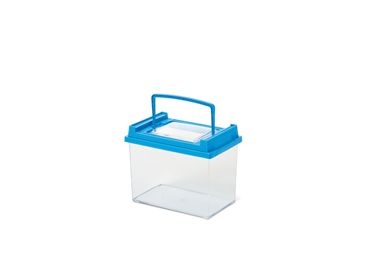 Fauna Box 1.5 L – Transparent Terrarium for Small Pets Savic Fauna Box 1.5 L – transparent plastic terrarium with ventilated lid for small animals.