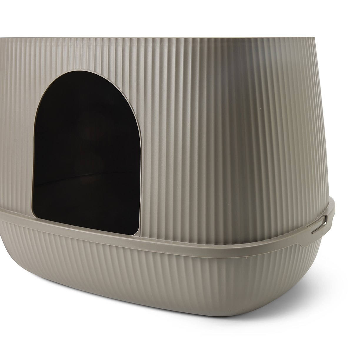 Savic Moona warm grey hooded cat litter box with rounded shape, ribbed surface and front door opening.