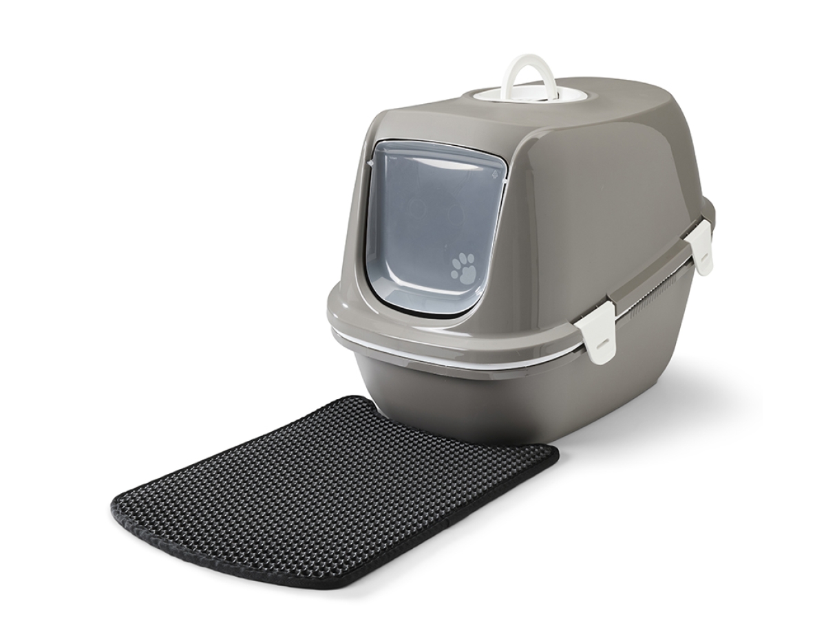 Savic Litter Catcher Mat Nestor Jumbo &amp; Aseo Jumbo Black, placed in front of a large litter box