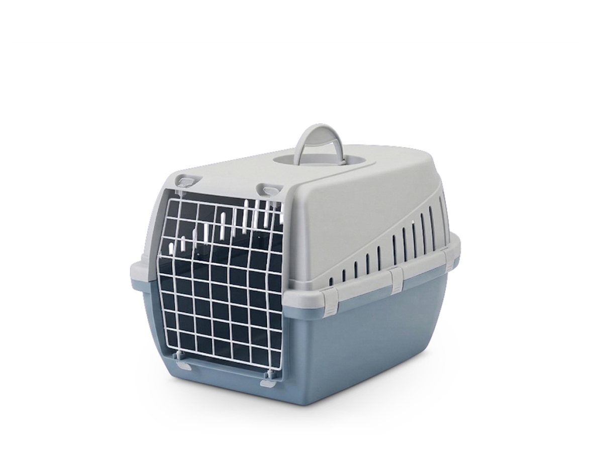 Savic Trotter 2 pet carrier in blue, coated wire door, for cats and small dogs up to 7 kg, 56 × 37.5 × 33 cm.