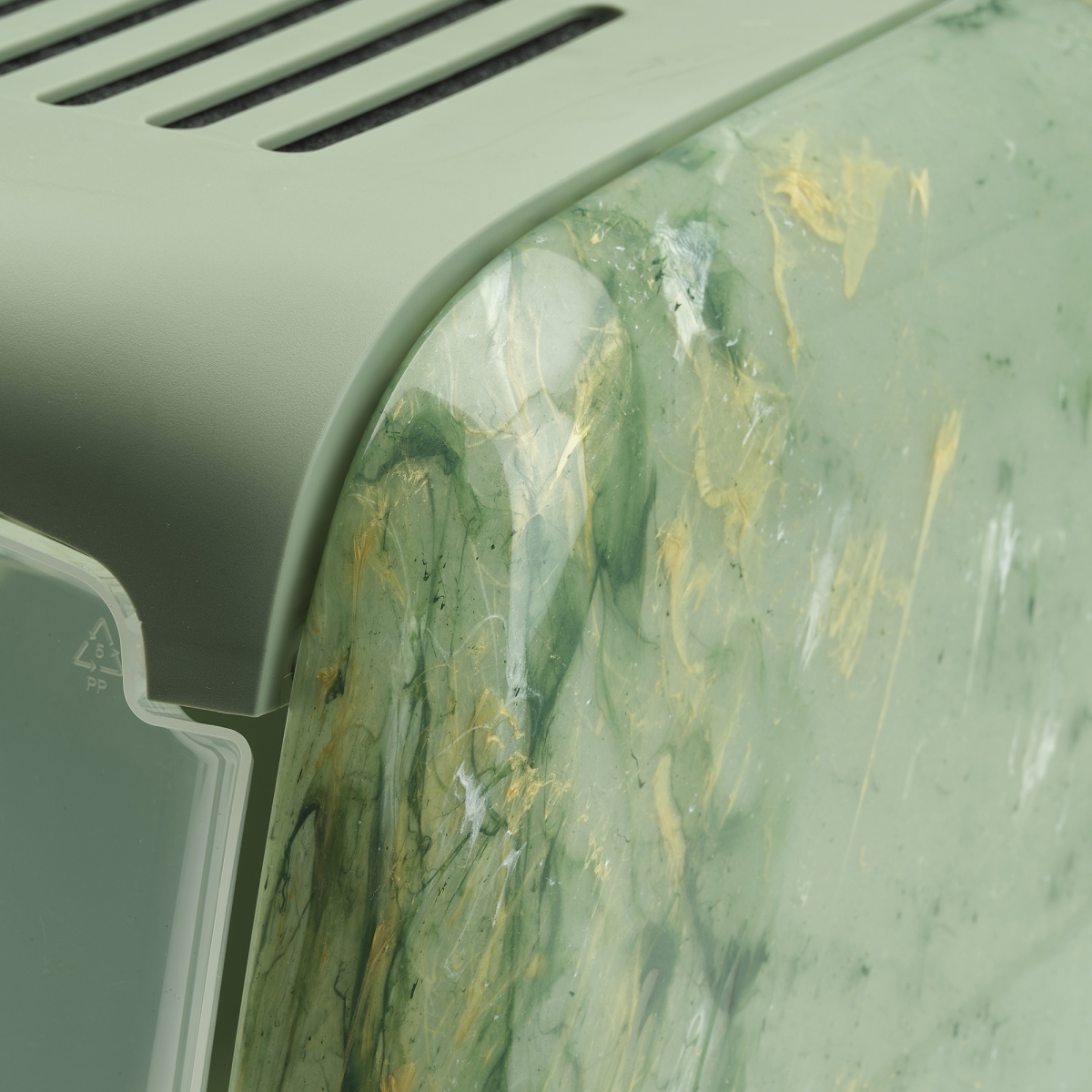 Marble detail view of Savic Nestor Marble cat litter box in marble Amazon green with botanical base and carbon filter