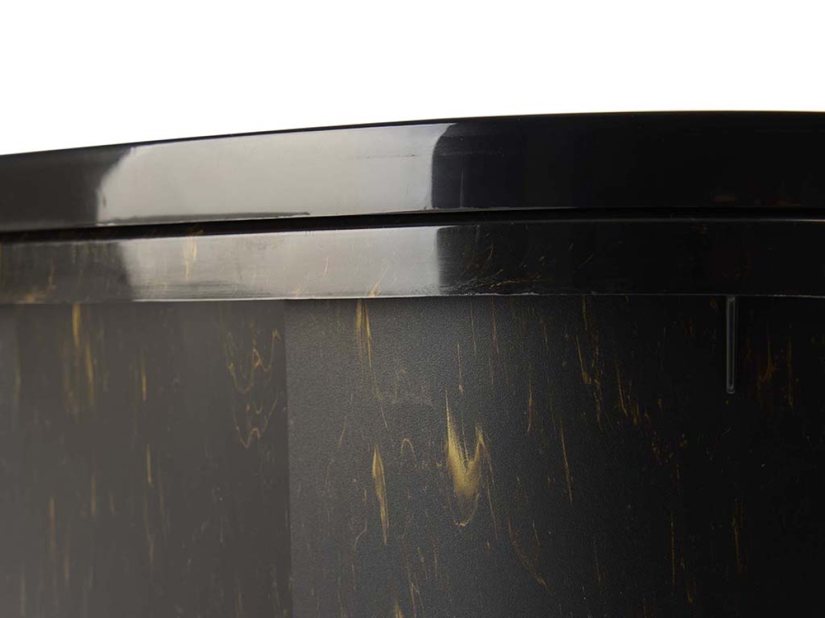 Hop In Marble Black Gold – Stylish Top-Entry Litter Tray Detail view of Savic Hop In Marble Black Gold stylish top-entry cat litter tray with perforated lid and marble finish