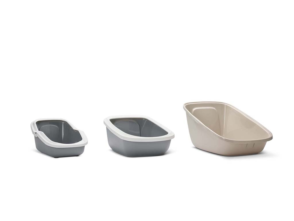 Line up of Aseo cat litter tray range Line up of Aseo cat litter tray range