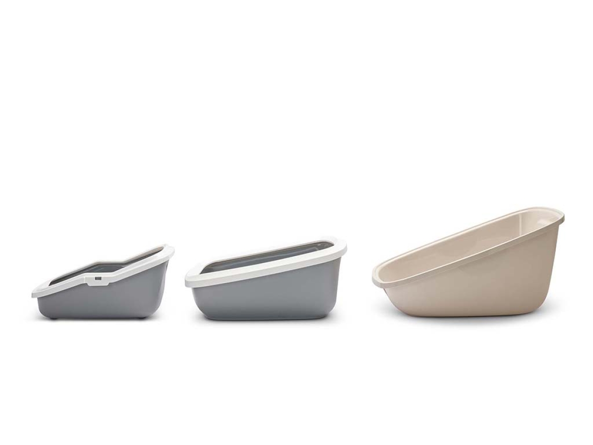 Side view of line up Aseo cat litter tray range Side view of line up Aseo cat litter tray range