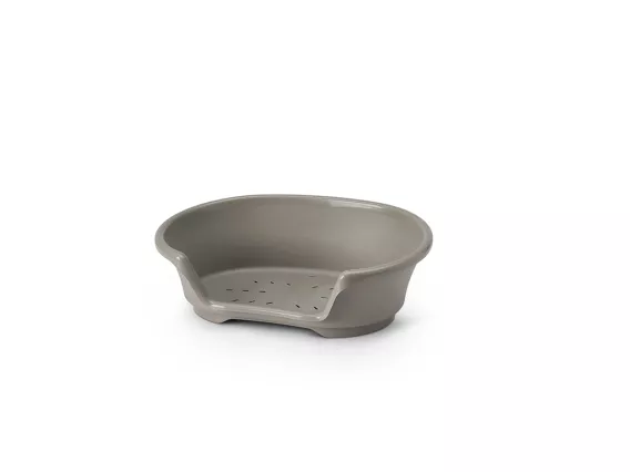 Cosy plastic pet bed in warm grey – robust, ventilated, and easy-to-clean resting space for cats and dogs of all ages.