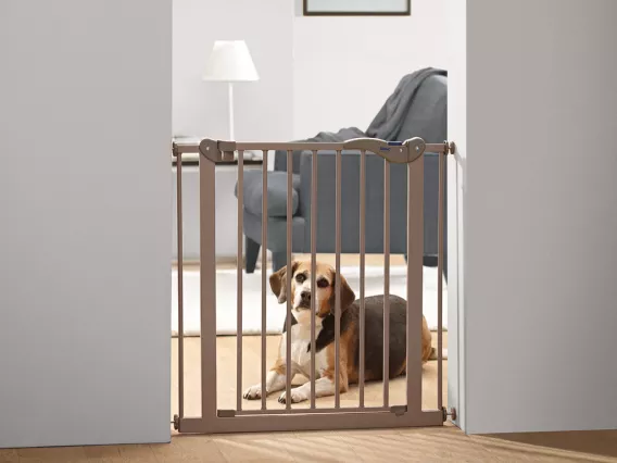 Dog Barrier Door – Extra-strong pet gate, 75 cm high, with a two-way opening system, adjustable width, and no-drill installation for easy home setup.