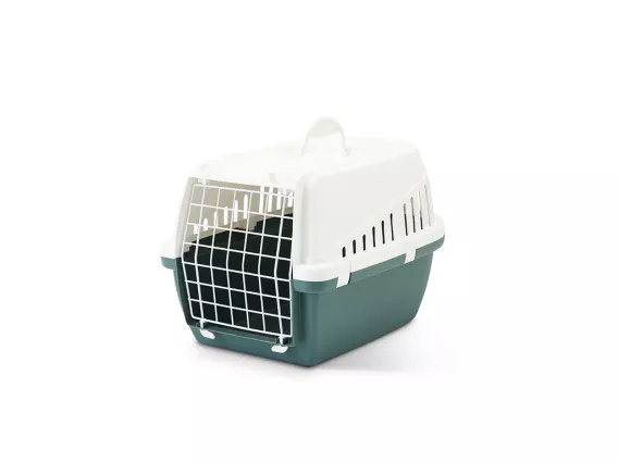 Trotter 1 pet carrier in white and nordic green – secure, ventilated, and IATA-approved travel solution for cats and small dogs up to 5 kg.